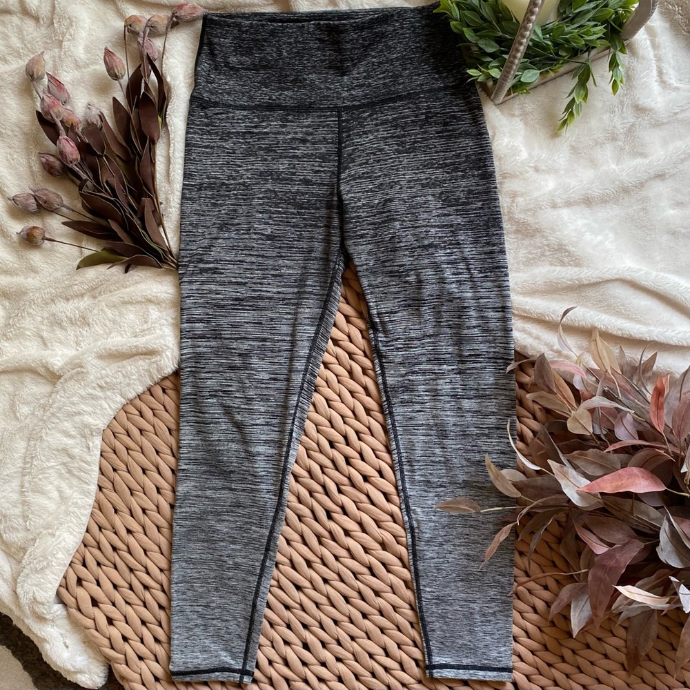 Black and white ombré fleece-like inner liner aerie leggings
